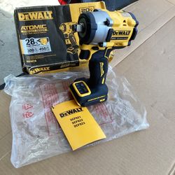 DEWALT ATOMIC 20V MAX CORDLESS BRUSHLESS 1/2-IN VARIABLE SPEED IMPACT WRENCH 450 FT. LBS