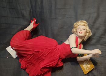 Marilyn Monroe Porcelain Collector Doll Red Dress