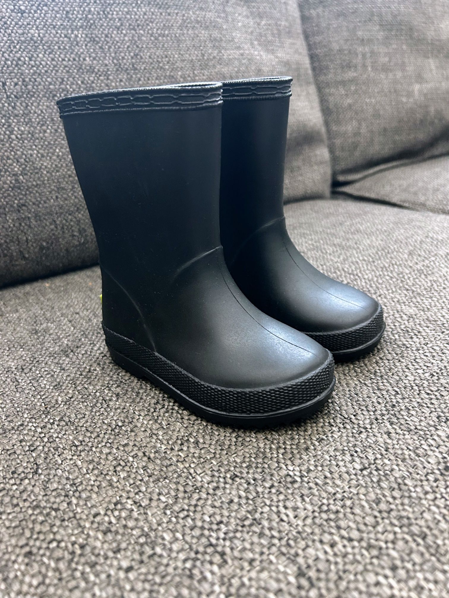 Toddler Rain Boots (Size 6)