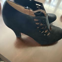 Woman’s Suede Heeled Booties Side Zip Size 10W