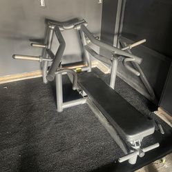 Plate loaded iso lateral bench press machine