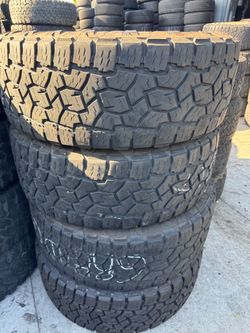 295/65r20 Toyo tires en excelentes condiciones de vida las 4