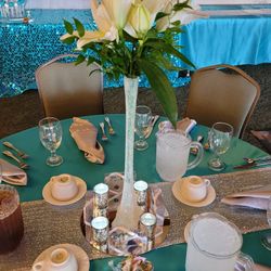 Table Linens, Runners And Vases 