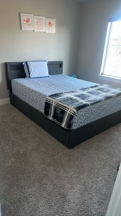 Queen Bed Four Drawers Lights Comes Remote Also