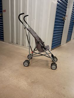 Gray umbrella stroller/ Carriola