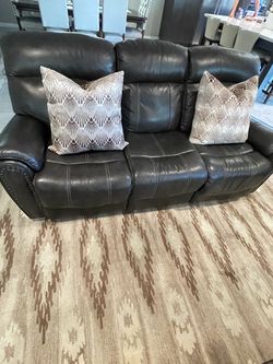 leather Recliner from Bassett furniture 💯