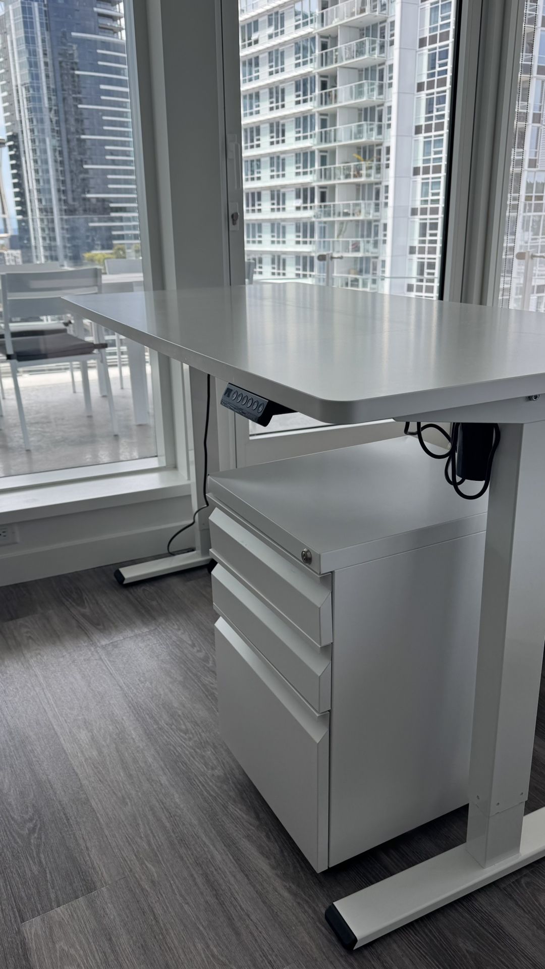 One-piece Electric White Standing Desk (Adjustable Height)