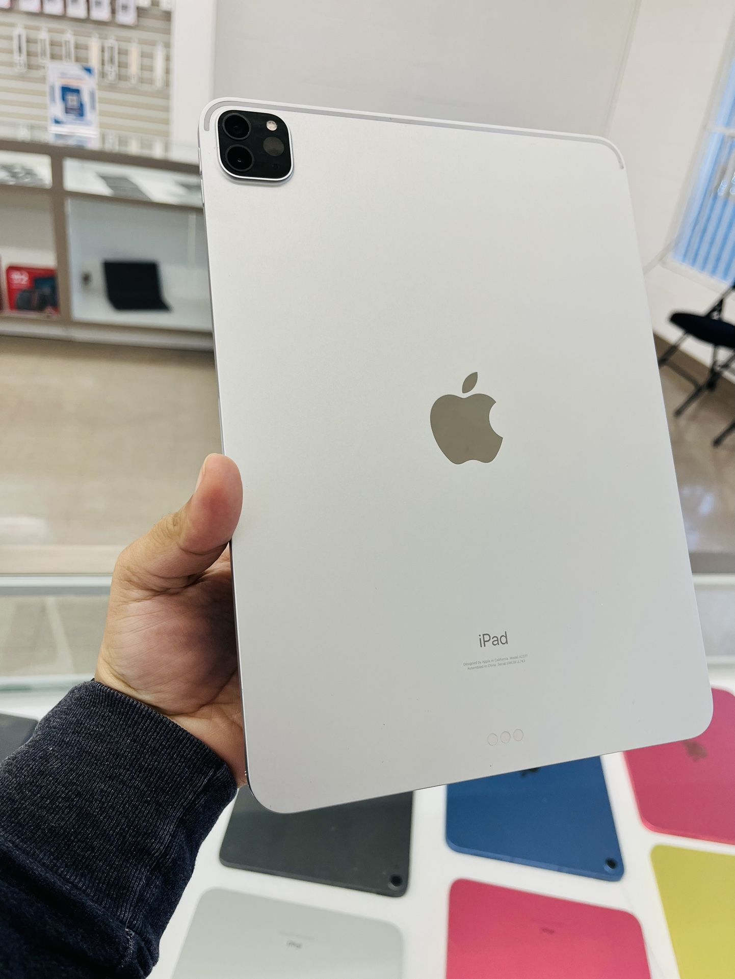 iPad 3rd gen 128gb 11inch