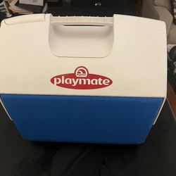 Igloo Playmate Ice Chest/cooler