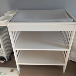 Ikea Gulliver Changing table with changing pad
