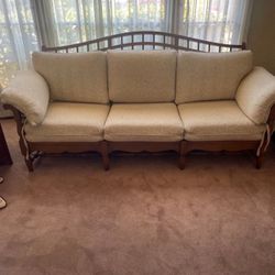 Ethan Allen Sofa Couch. Great condition 