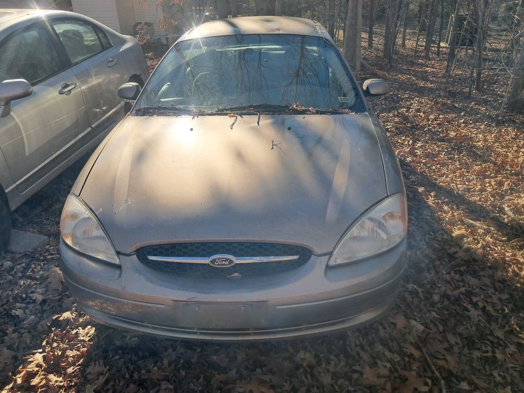 2003 Ford Taurus