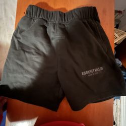 Essentials Shorts 