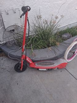 Razor Electric Scooter *no charger *