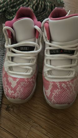 Jordan’s 11 retro low pink snakeskin