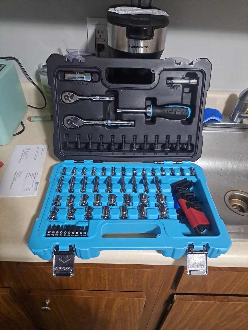 93 PC Mechanics Tool Set 90teeth Sockets