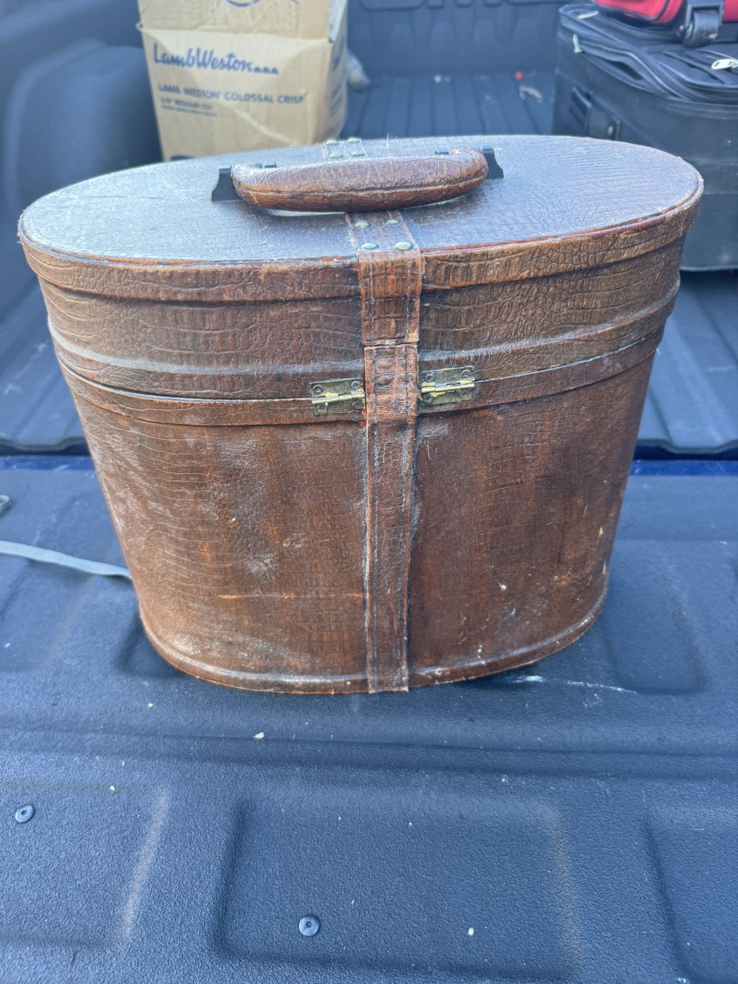 Oval Hat Box 