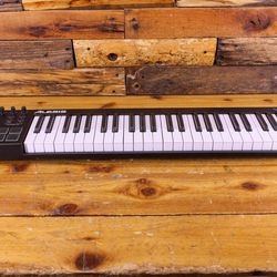 Alesis V49 - 49 Key USB MIDI Keyboard w/ Beat Pads 