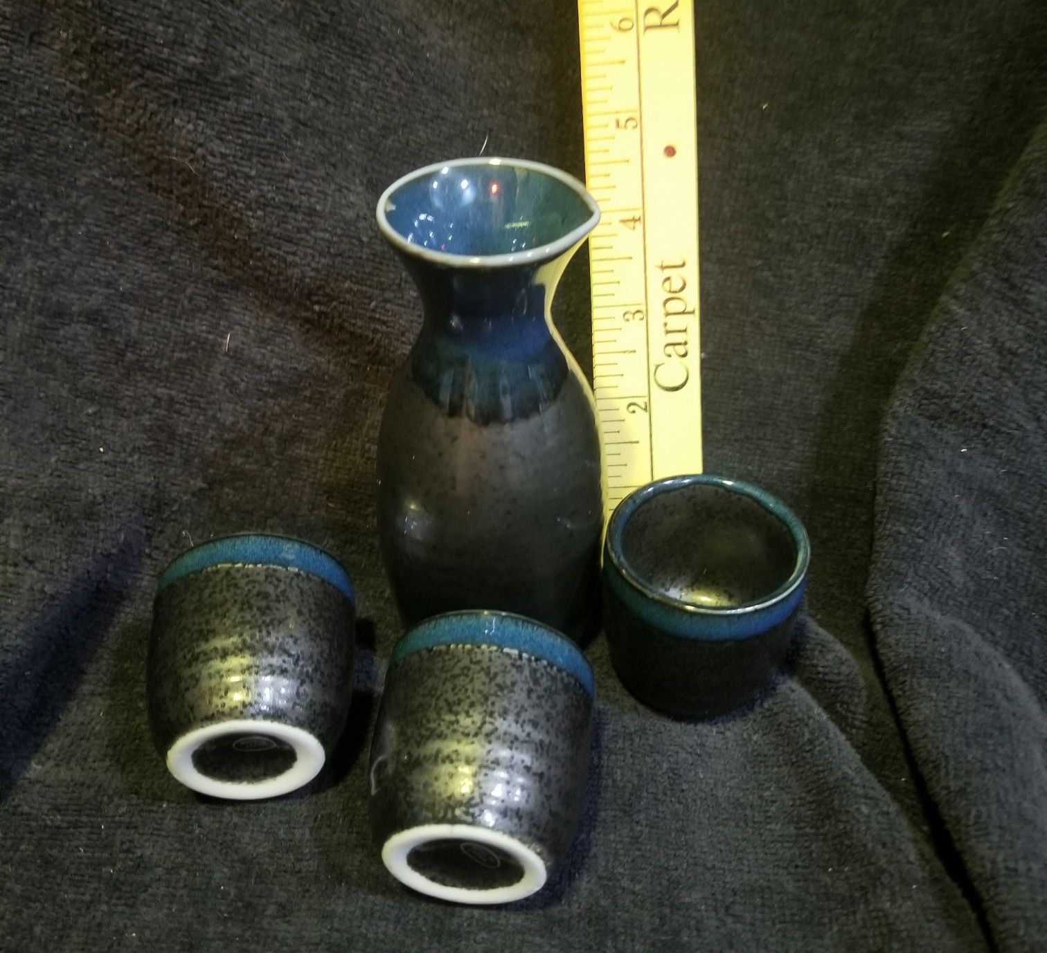 Beautiful, New Sake Set! 1 Tokkuri (sake flask) and 3 Ochokos (sake