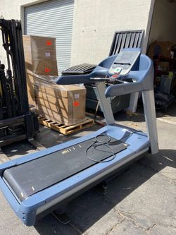 Precor 956I Commercial Treadmill (Delivery Included)