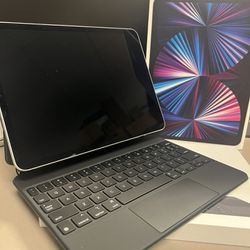 iPad Pro 11” Mint.  256GB And Magic Keyboard 