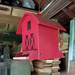 Bird Feeder With Weight Sensitive Perches 