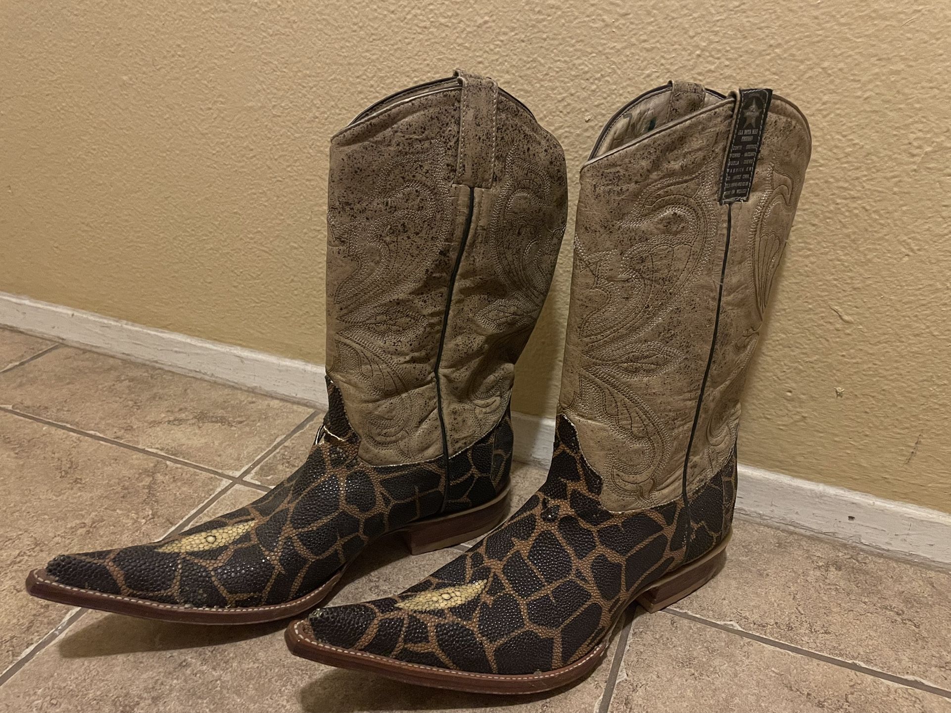 Men’s 8.5 Botas Picudas Boots