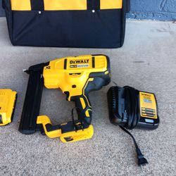 NARROW CROWN STAPLER DEWALT