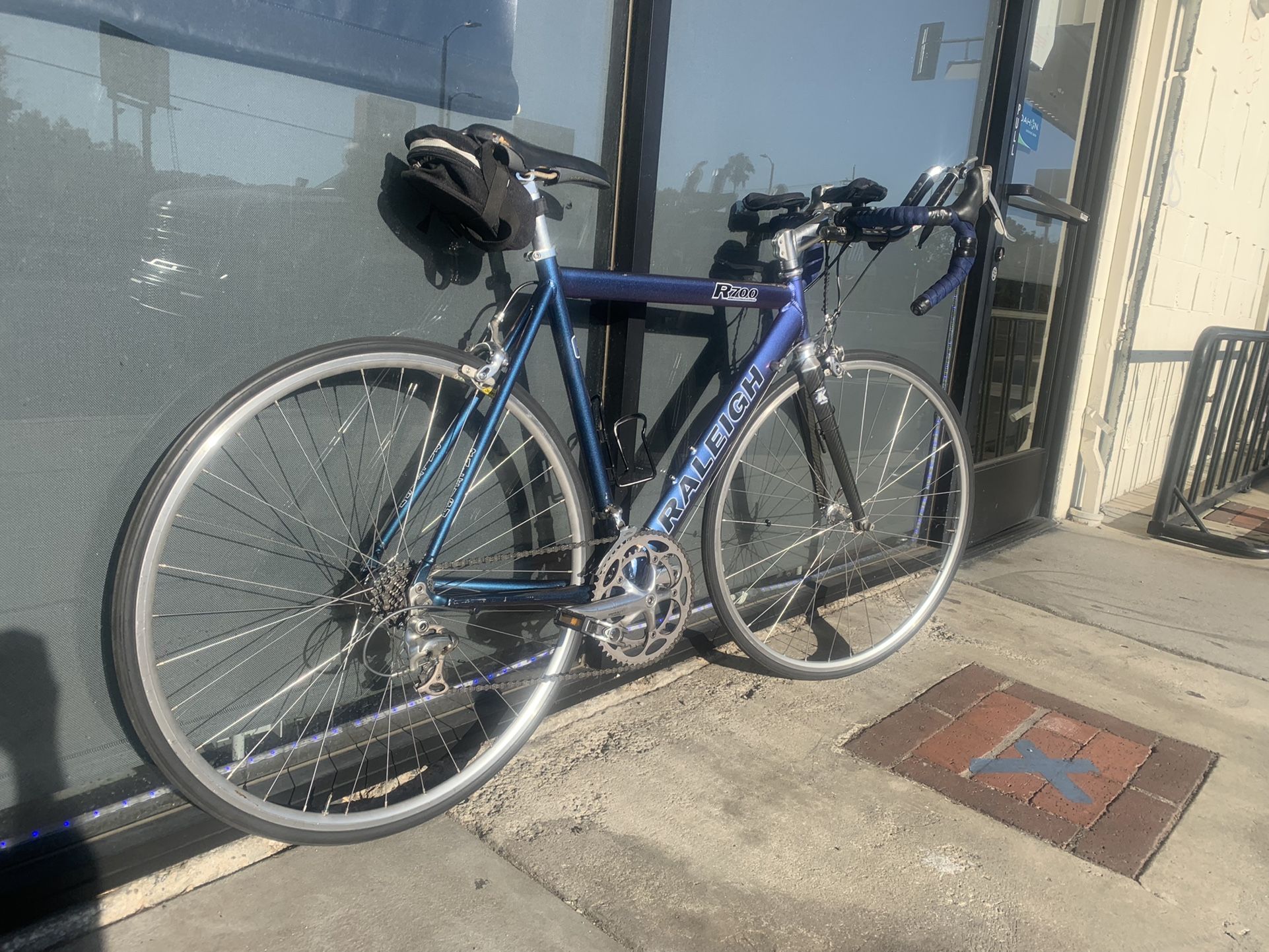 Raleigh R700 Roadbike Time Trial Setup for Sale in Hidden Hills