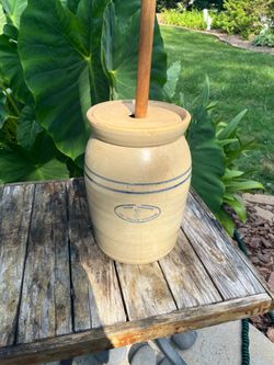 Marshall Pottery 2 gallon churn with lid
