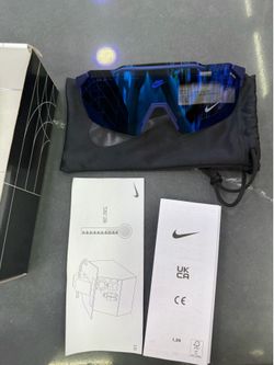 Nike Limitless Shield Mirrored