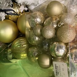 Gold Christmas Decorations 