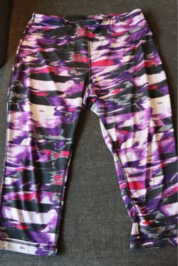 Women's Abstract Print Capri Leggings