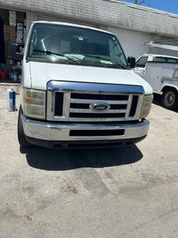 Ford Econoline E-250 Cargo Van