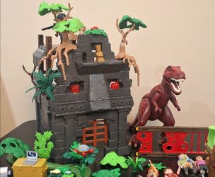 PLAYMOBIL HIDDEN TEMPLE & T-REX PLAYSET 9429 - INCOMPLETE