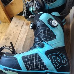 DC Size 10.5 Mens Snowboards Boots And Capix Bindings