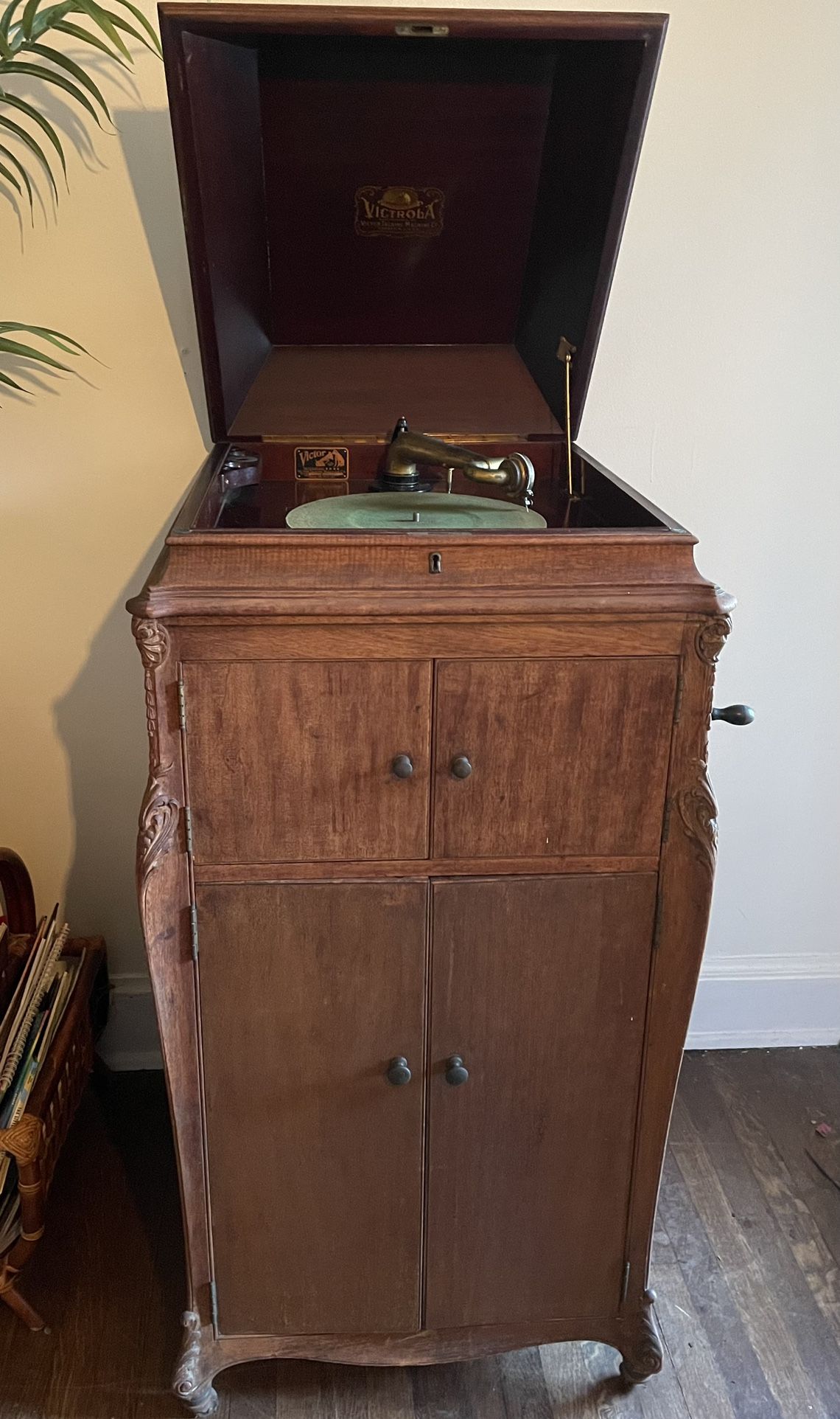 1920’s Victrola Record Player