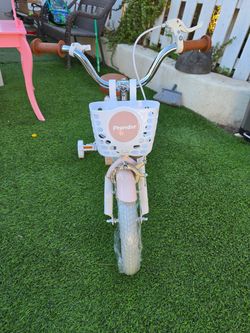 Kids bike with removable training wheels
