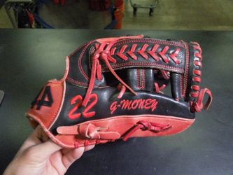 Used 44 Pro Signiture Series 11.5" RHT Infield Glove