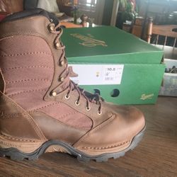 BRAND NEW BROWN DANNER BOOTS 