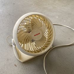 HONEYWELL 3 SPEED FAN w/ ADJUSTABLE TILT