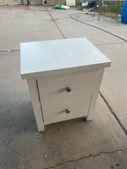 White nightstand/bedside table
