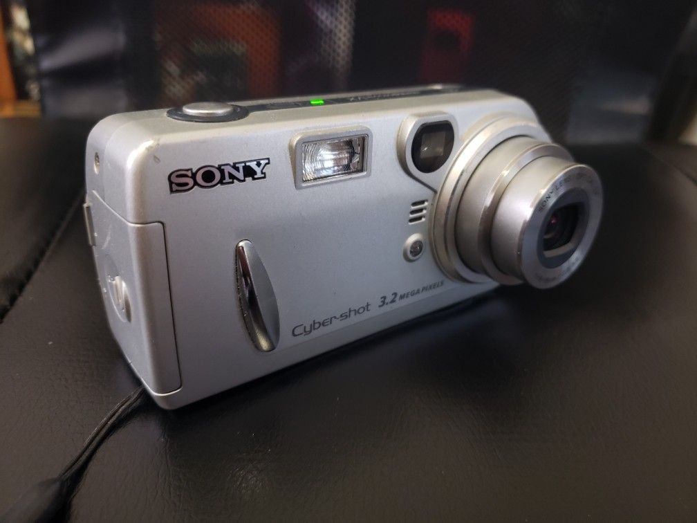 Sony cyber shot digital camera DSC-P72