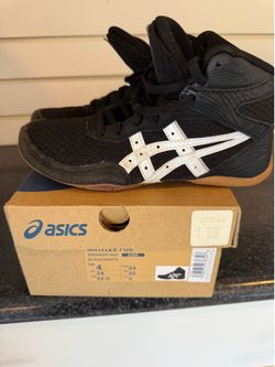 Asics Wrestling Shoes Size 4