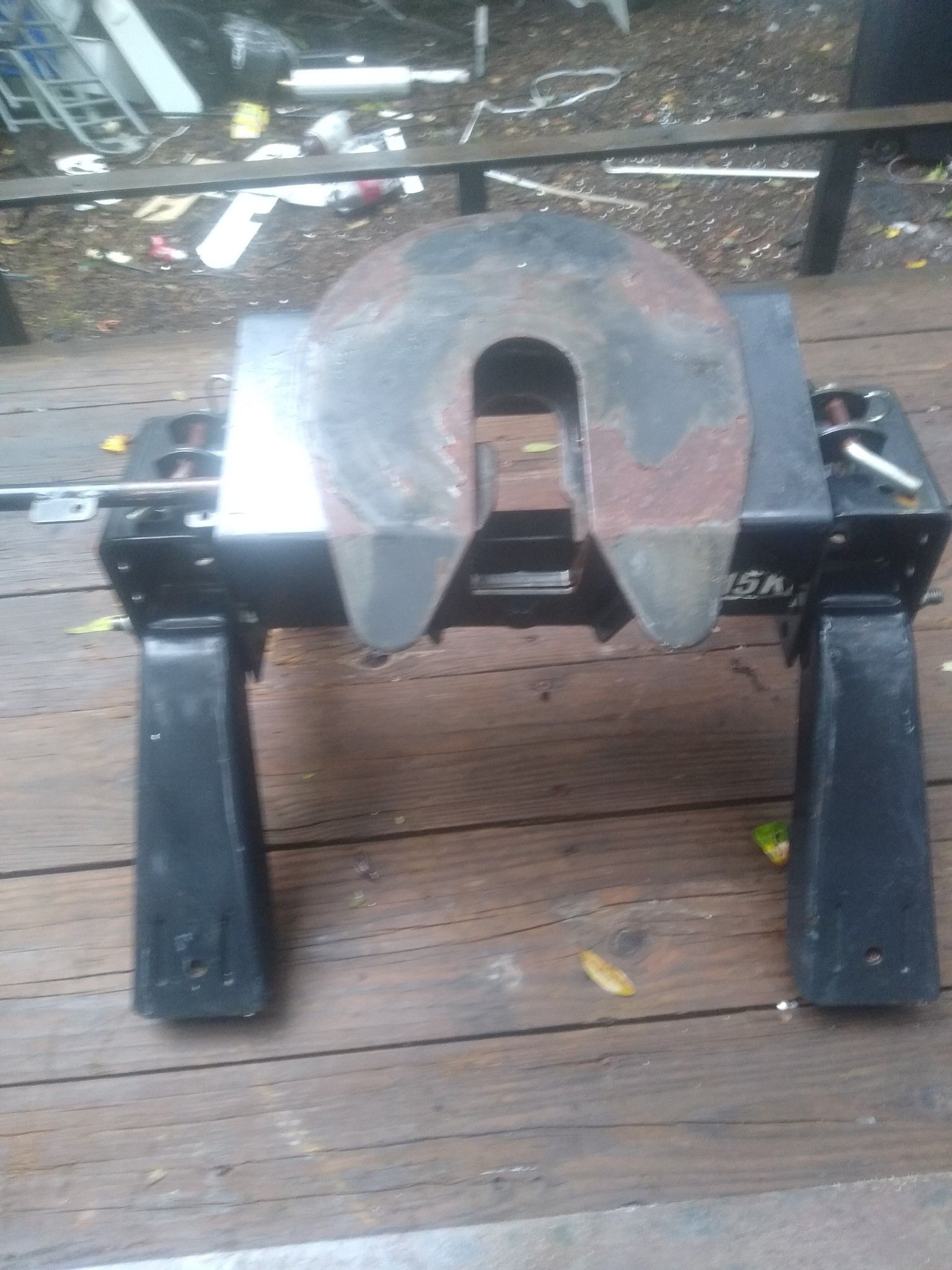 5th wheel trailer hitch