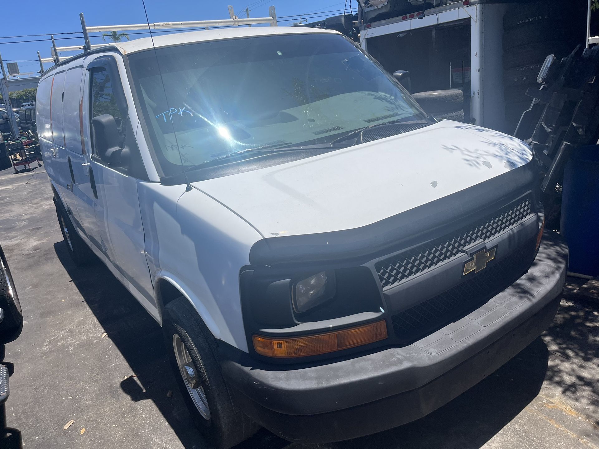 Chevy Express Cargo Van 2011 2500HD 