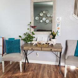 Entry Table / Desk