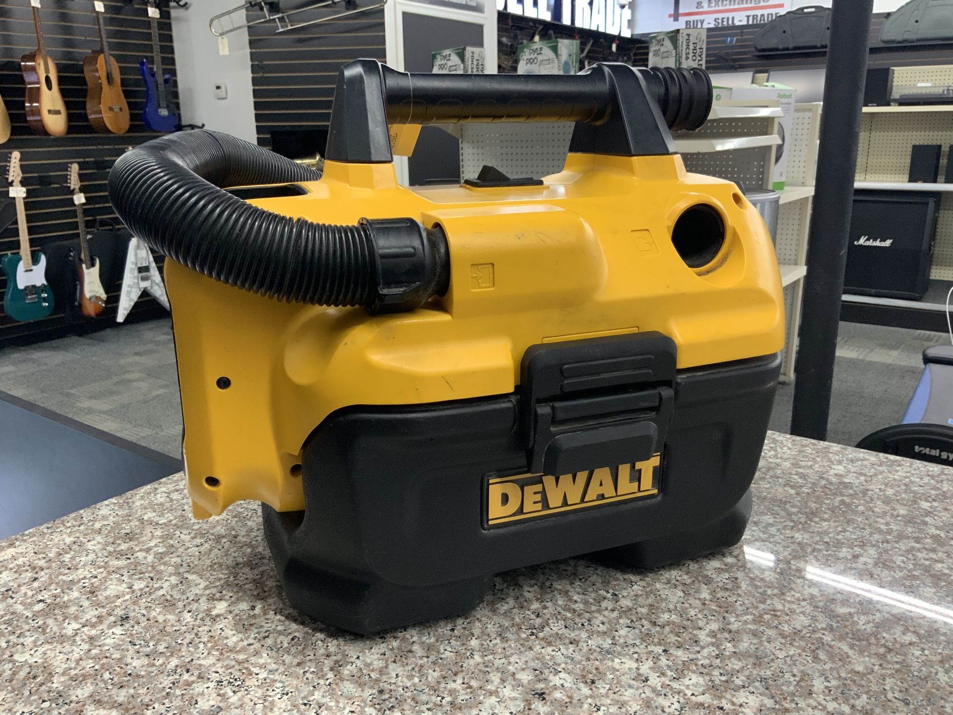 DEWALT 20V Heavy Duty 2 Gallon Cordless Wet/dry Vacuum