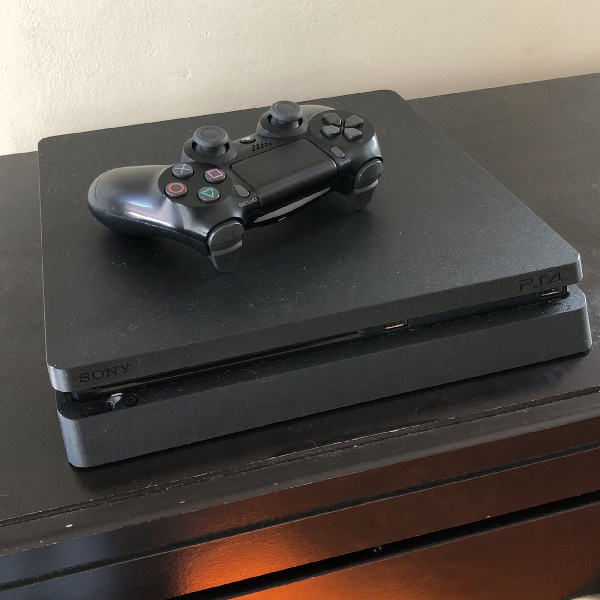 Ps4  Slim With Remote 