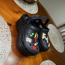 Stylish black platform clogs featuring colorful charms.NewSize 39